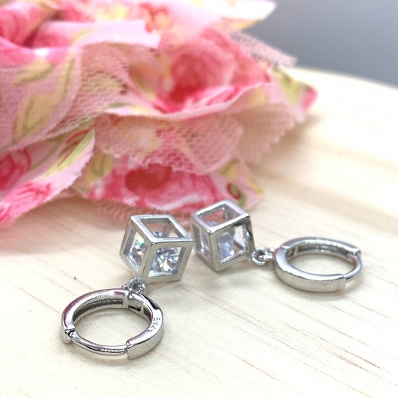 🌟 Sterling Silver 925 CZ Huggie Hoop Earrings - Picture 4 of 4